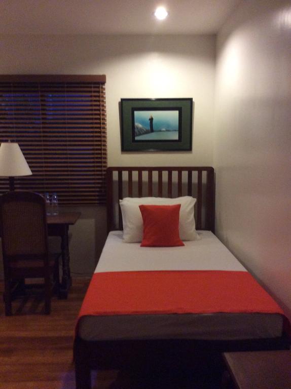 Casa Roces Bed&Breakfast Legazpi Bilik gambar
