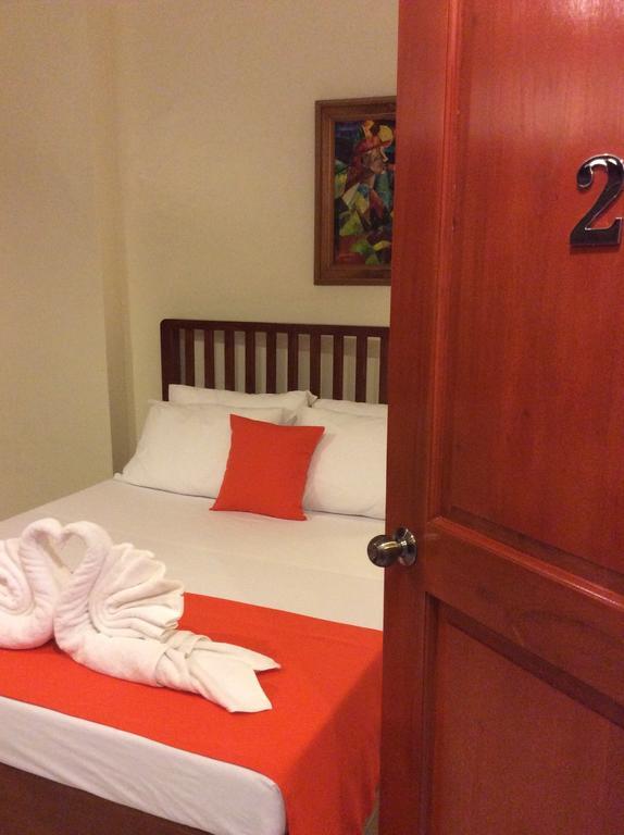 Casa Roces Bed&Breakfast Legazpi Bilik gambar